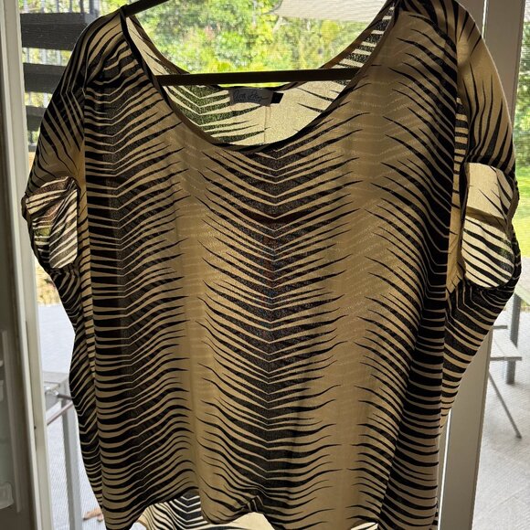 Ava Sky Top, Size S but can fit M or L as runs very large - Picture 2 of 4